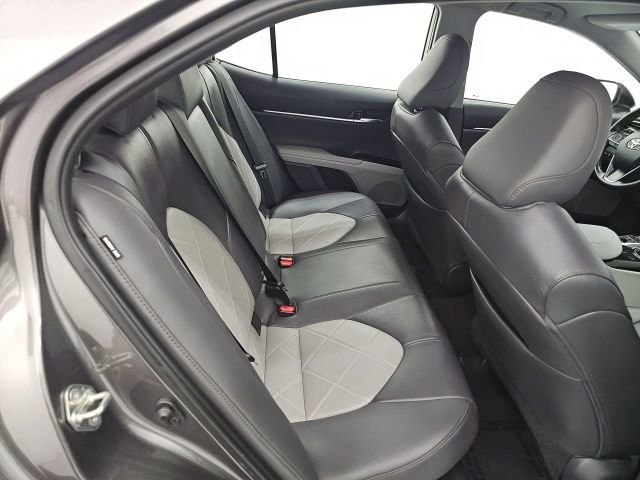 Used 2019 Toyota Camry XLE image 32