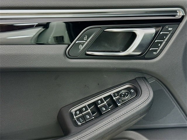 Certified 2024 Porsche Macan image 15