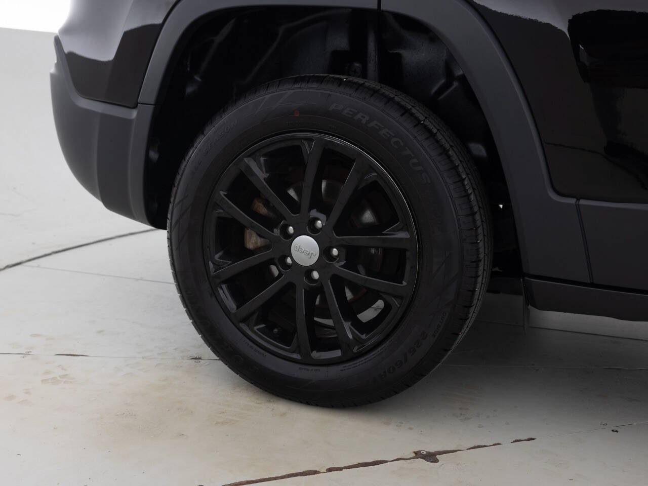 Used 2019 Jeep Cherokee Latitude Plus w/ Cold Weather Group FWD image 21