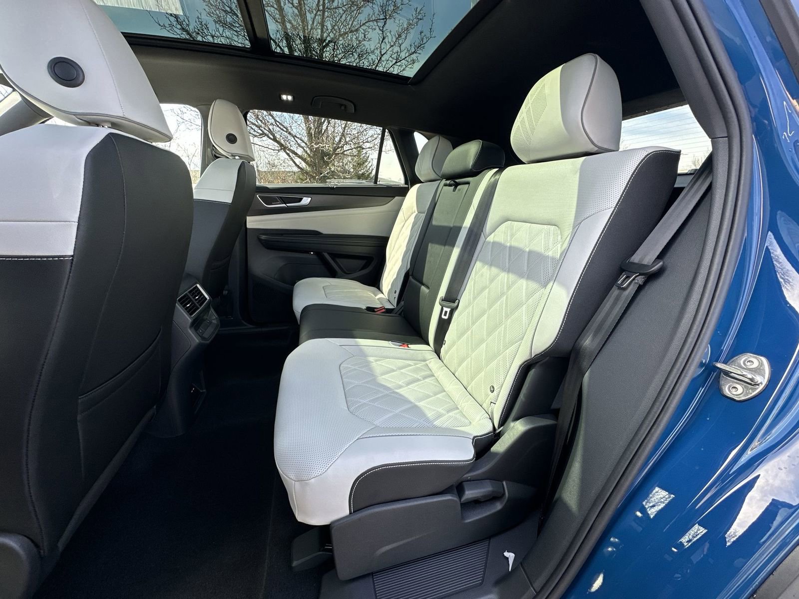 New 2025 Volkswagen Atlas Cross Sport SEL Premium R-Line image 24