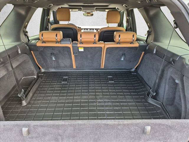 Used 2017 Land Rover Discovery HSE AWD/4WD image 6
