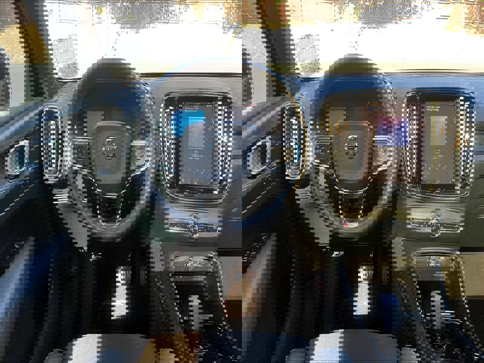 Used 2023 Volvo C40 P8 Recharge Ultimate image 8