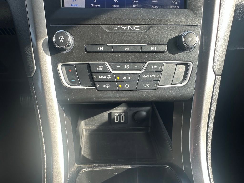 Used 2020 Ford Fusion SE image 19