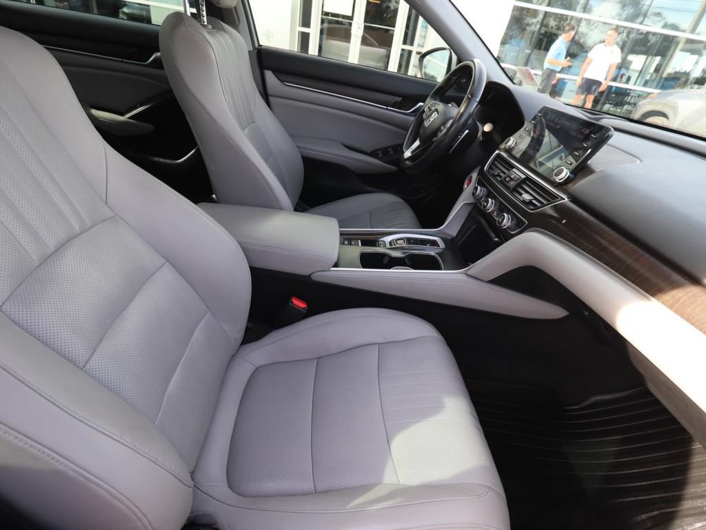 Used 2018 Honda Accord Touring image 14
