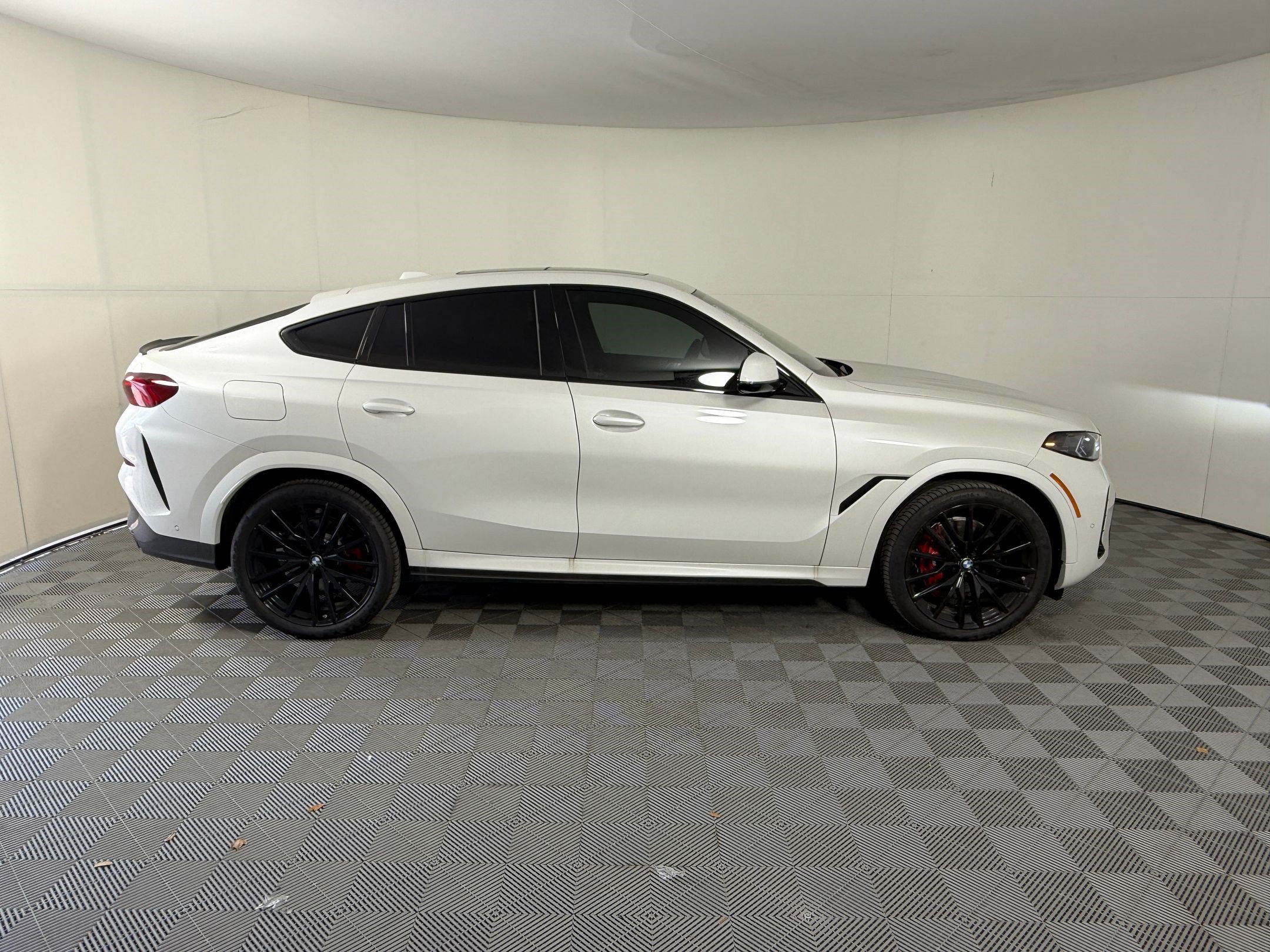 New 2026 BMW X6 xDrive40i w/ Executive Package AWD/4WD image 8