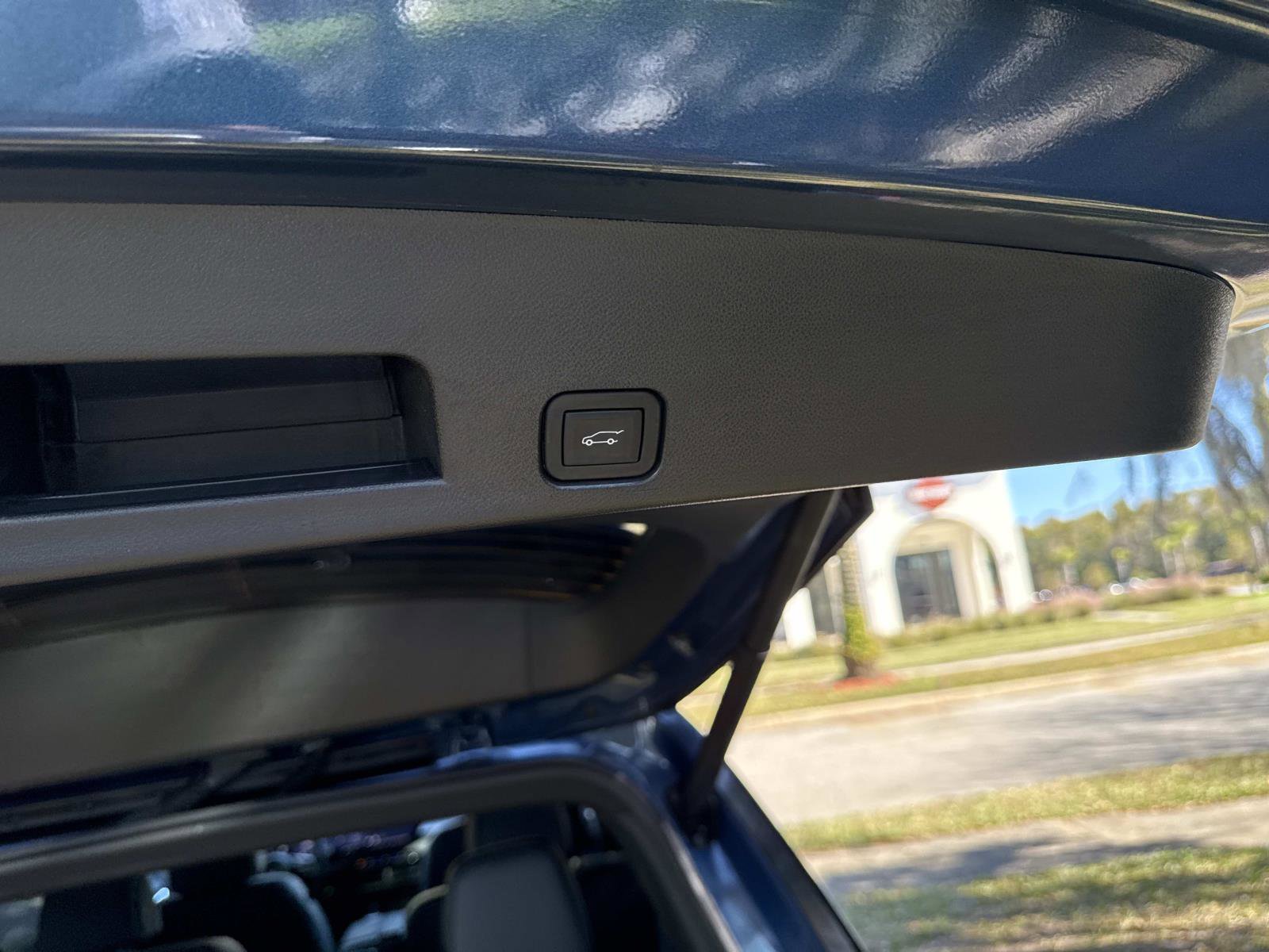 Used 2025 Buick Enclave Preferred image 13