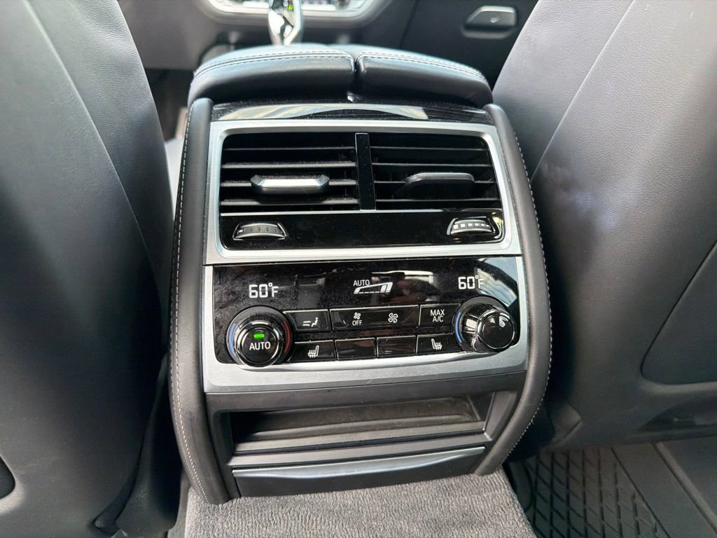 Used 2022 BMW 750Li xDrive AWD/4WD image 24