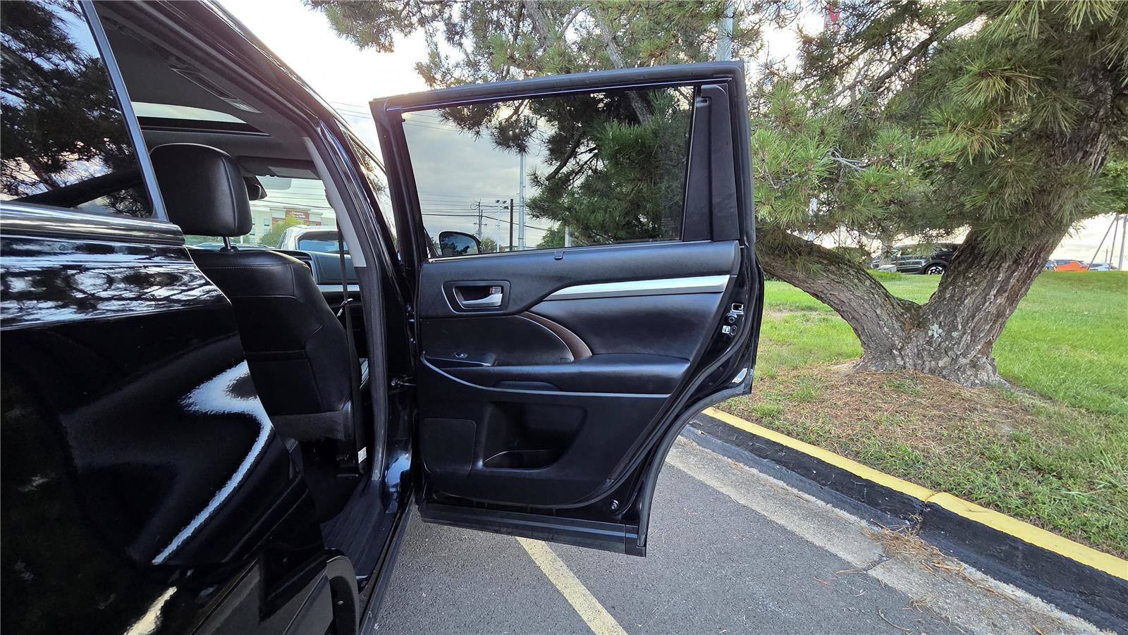 Used 2018 Toyota Highlander XLE AWD/4WD image 82