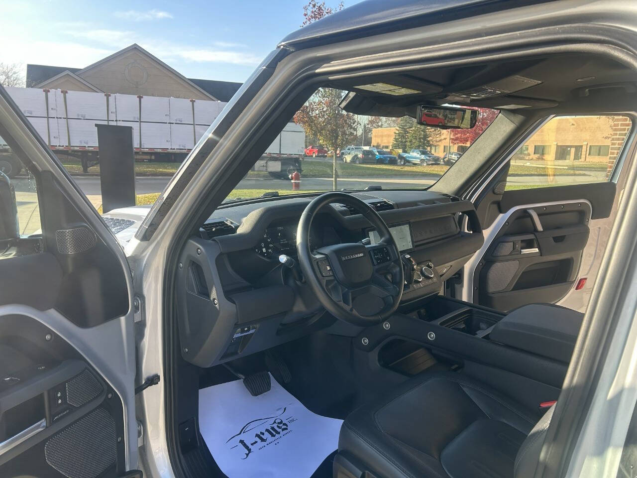 Used 2022 Land Rover Defender 90 X-Dynamic S image 17