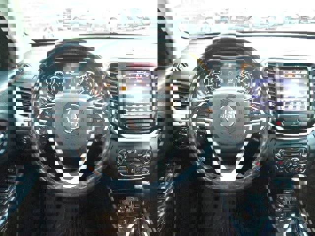 Used 2014 Jeep Cherokee Limited w/ Luxury Group image 16