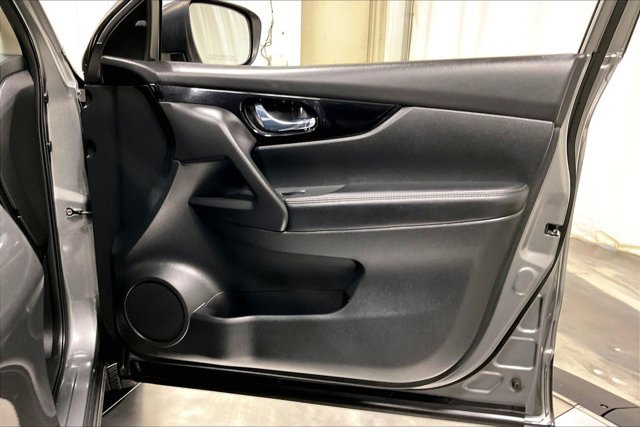 Used 2018 Nissan Rogue Sport SV image 24