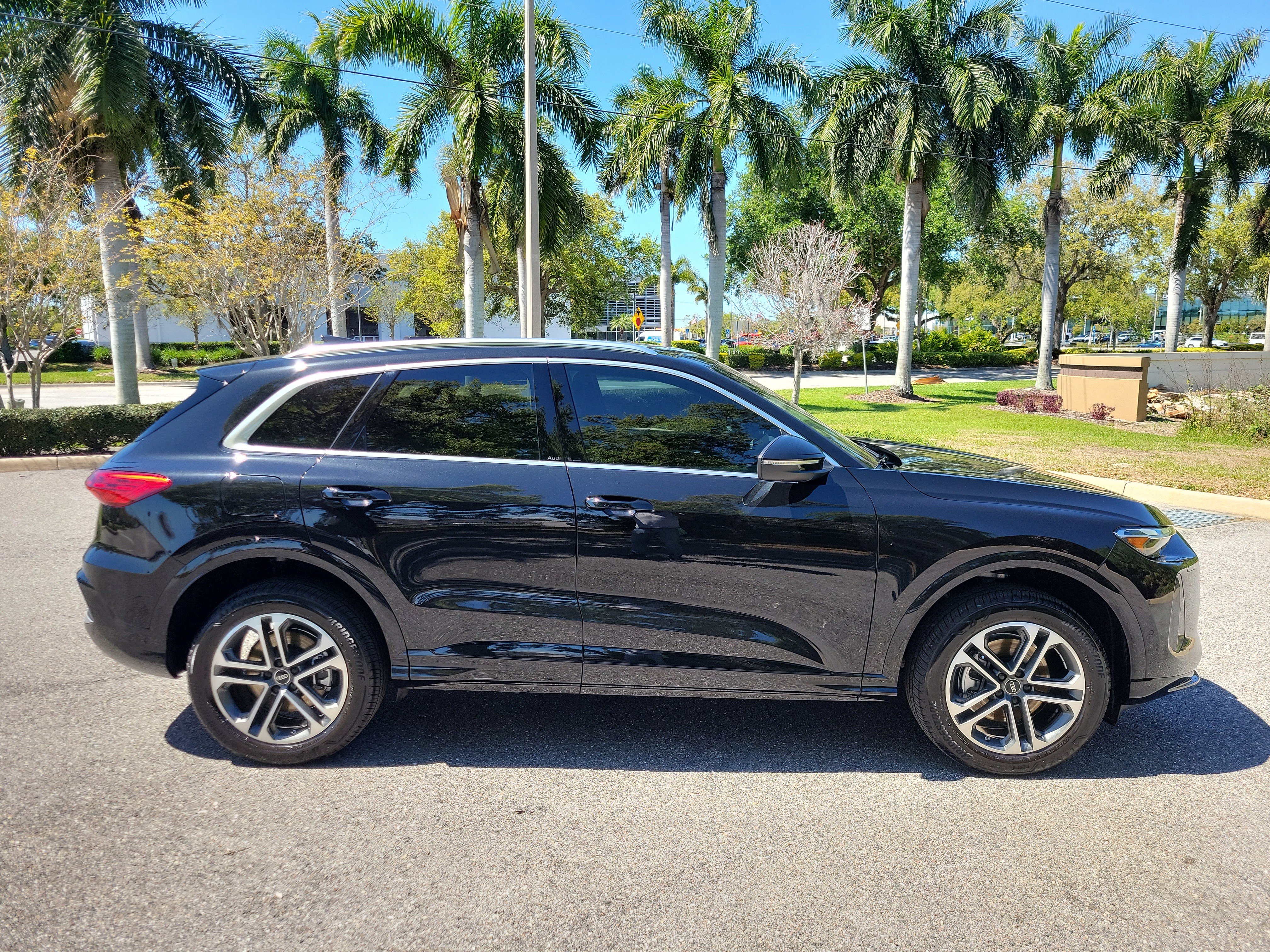Used 2025 Audi Q5 Premium image 3