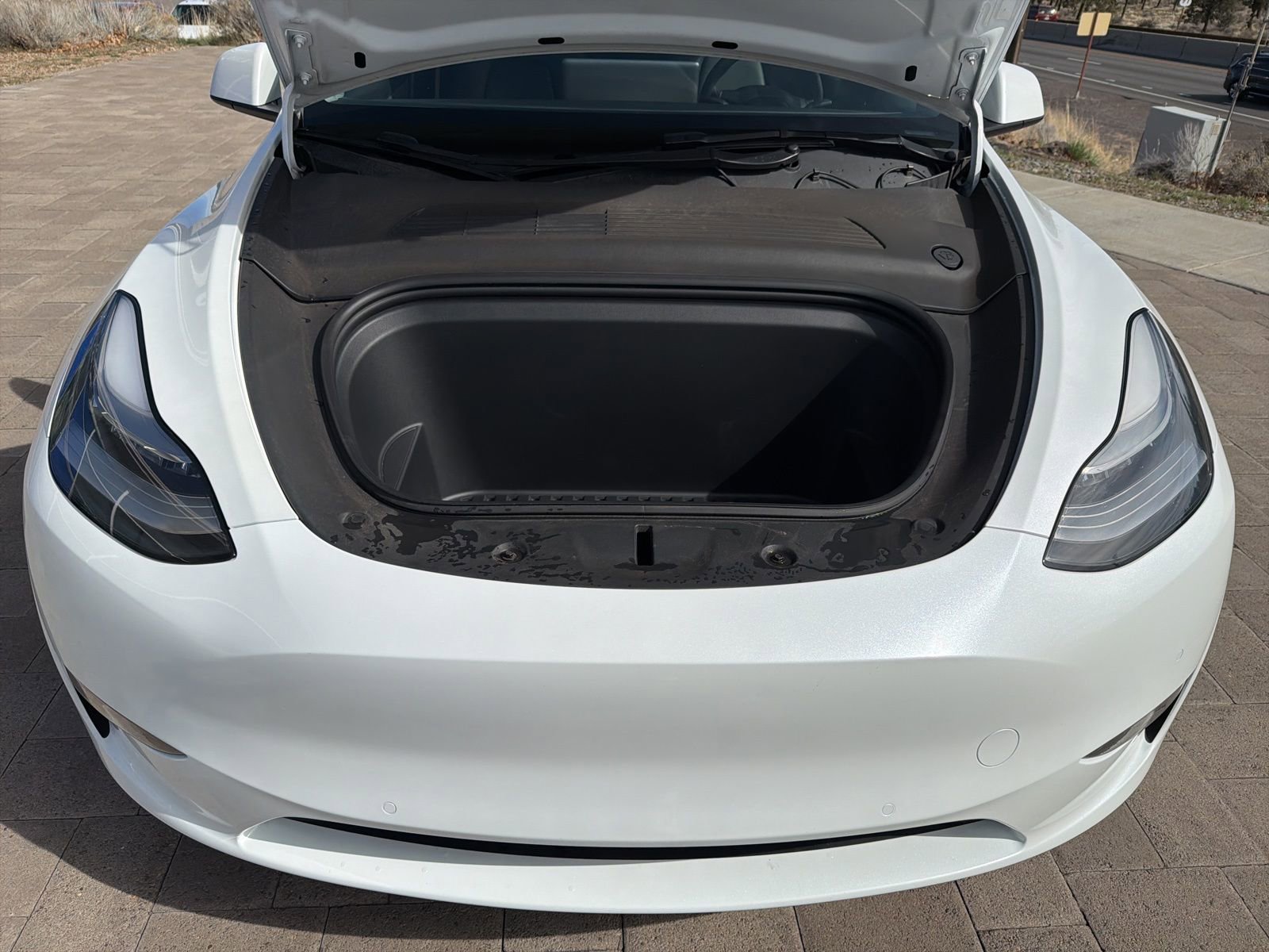 Used 2021 Tesla Model Y Standard Range image 9