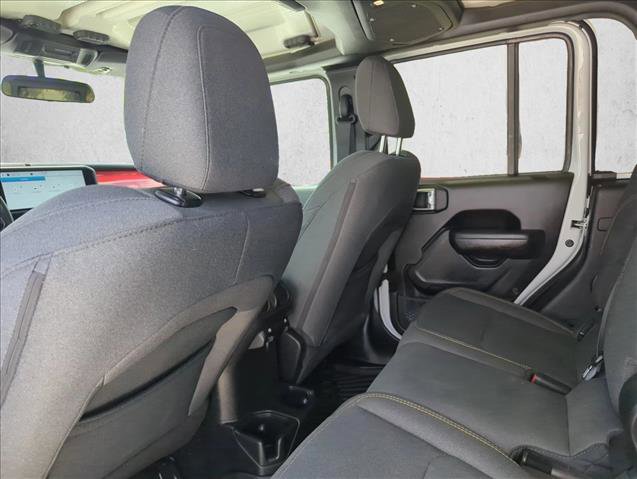 Used 2025 Jeep Gladiator Sport image 18