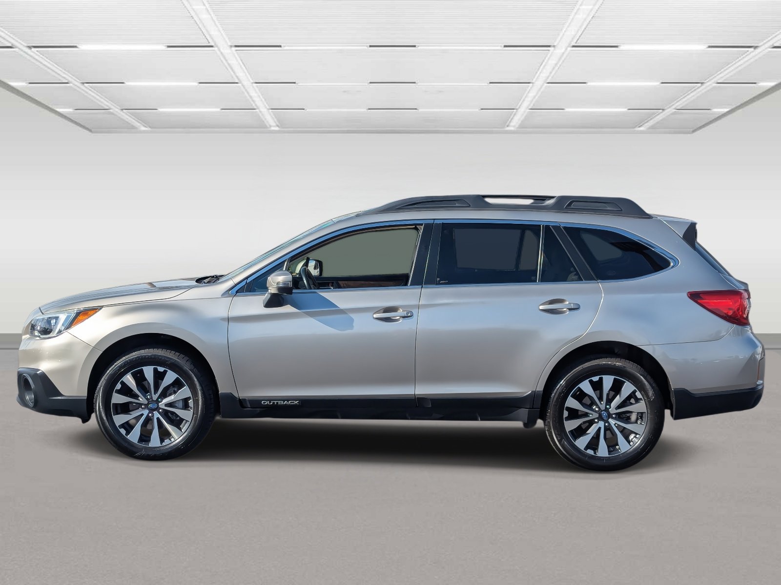 Used 2015 Subaru Outback 3.6R Limited image 2