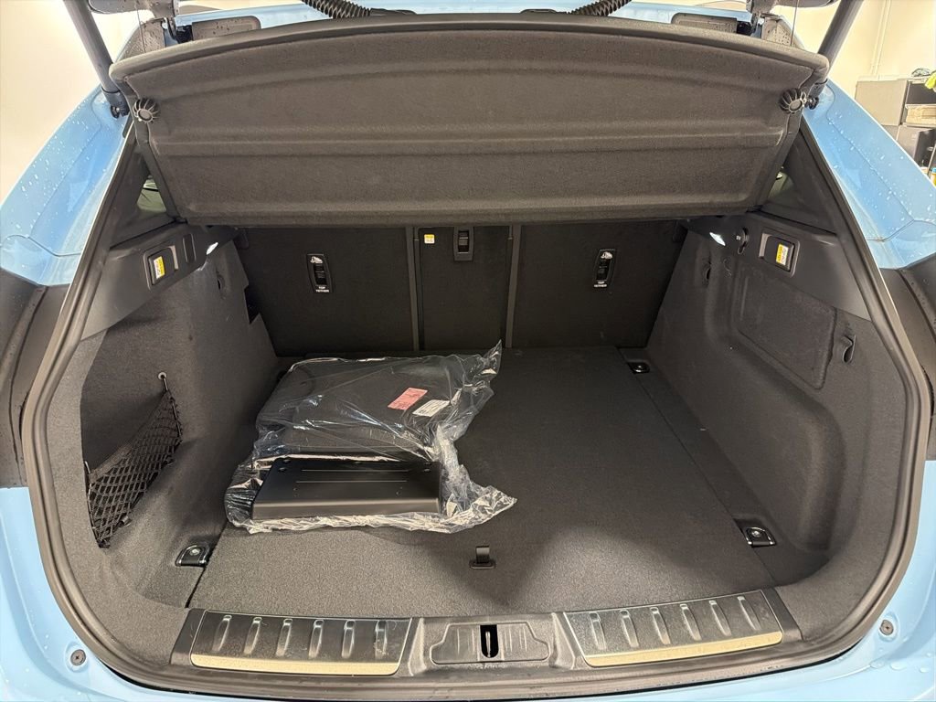 New 2026 Jaguar F-PACE SVR image 29