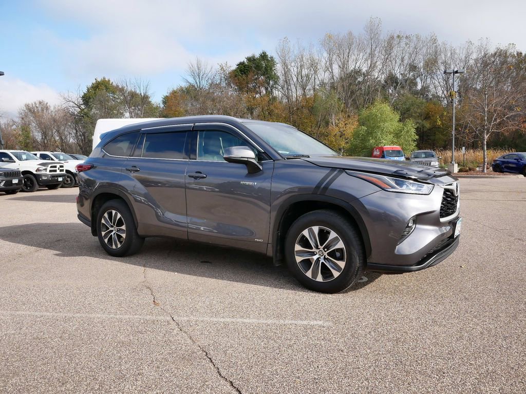 Used 2020 Toyota Highlander XLE image 9