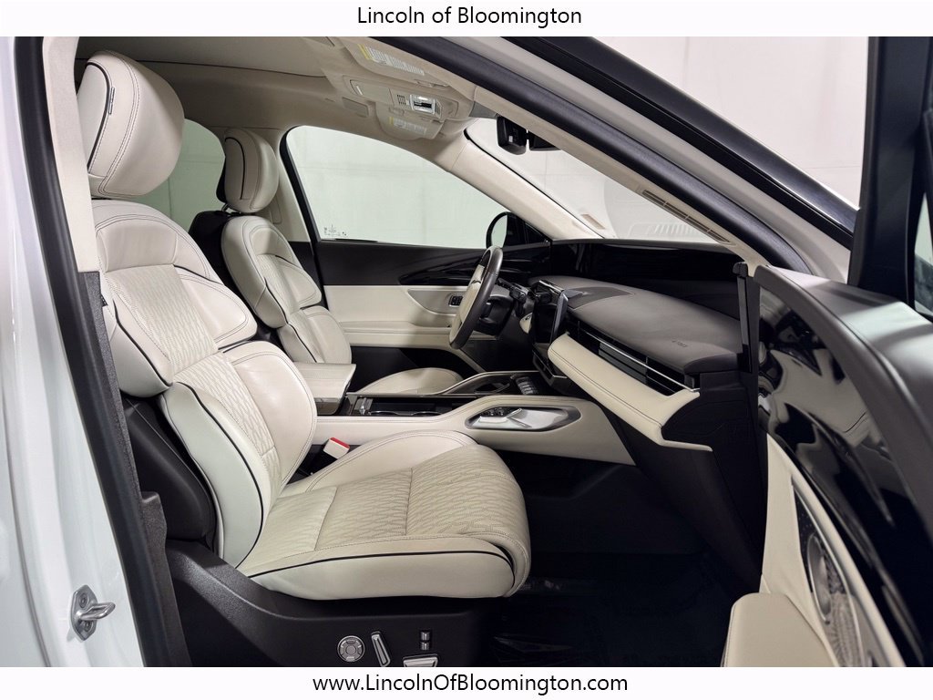 Used 2025 Lincoln Nautilus Black Label AWD/4WD image 11