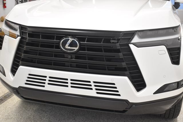 Used 2024 Lexus GX 550 w/ Cold Area Package AWD/4WD image 14