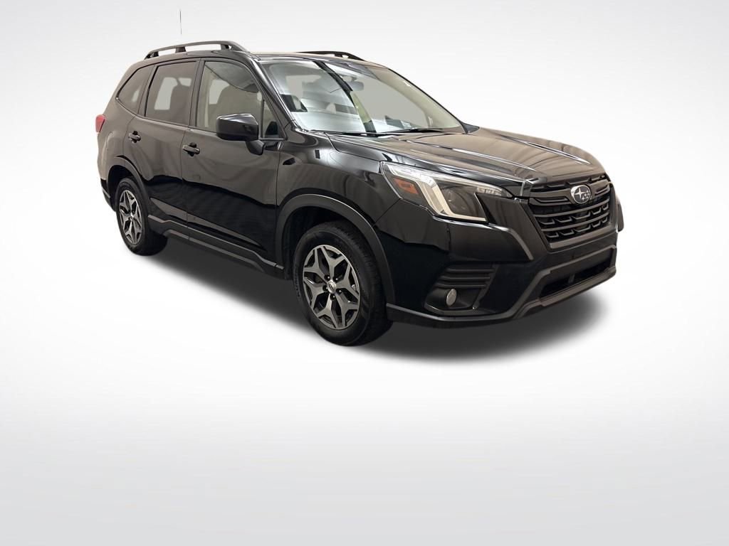 Used 2023 Subaru Forester Premium image 3