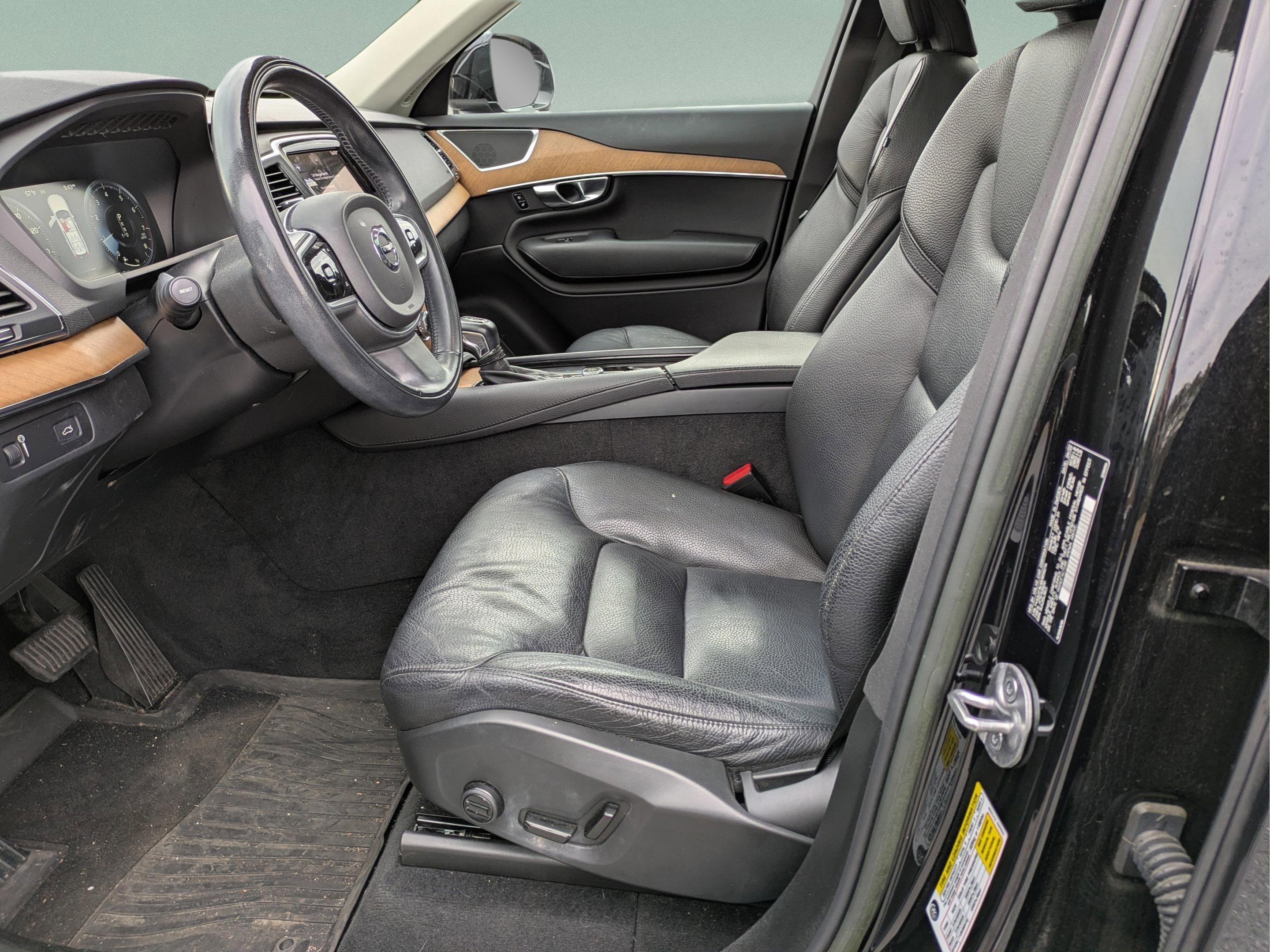 Used 2022 Volvo XC90 T6 Momentum w/ Climate Package image 20
