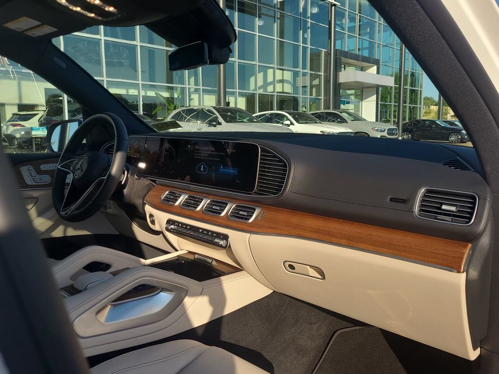 Used 2025 Mercedes-Benz GLS 450 4MATIC image 22