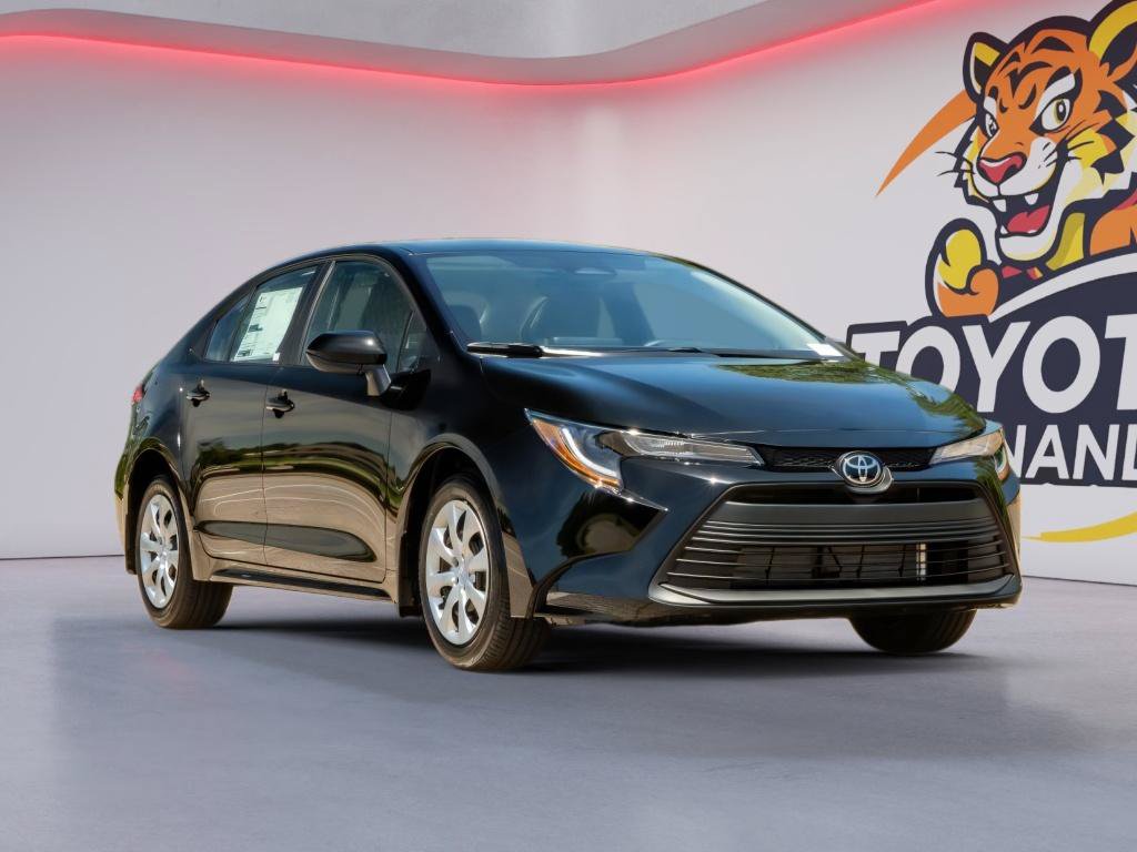 Used 2026 Toyota Corolla LE FWD image 3
