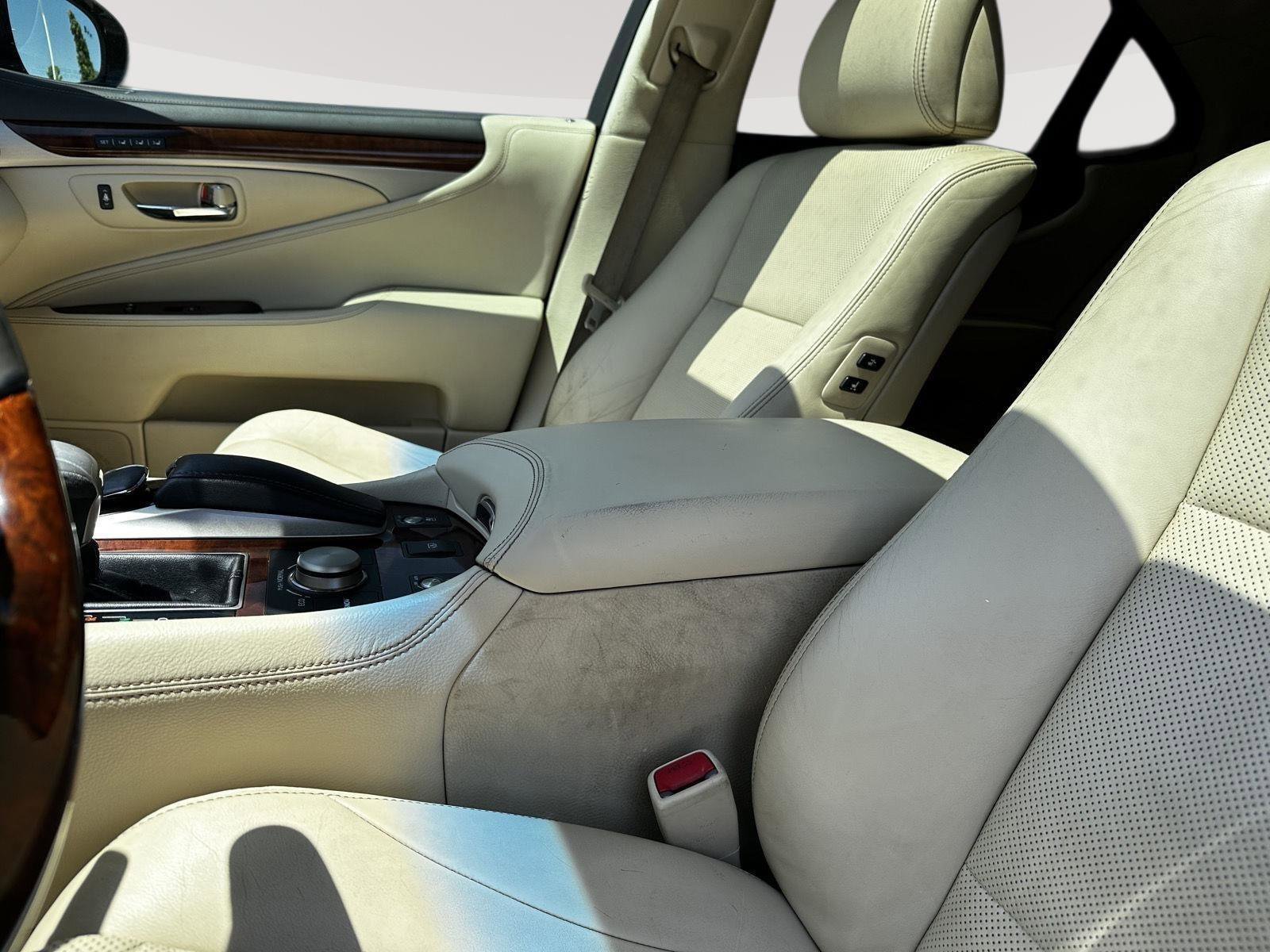 Used 2013 Lexus LS 460 w/ Comfort Pkg RWD image 19