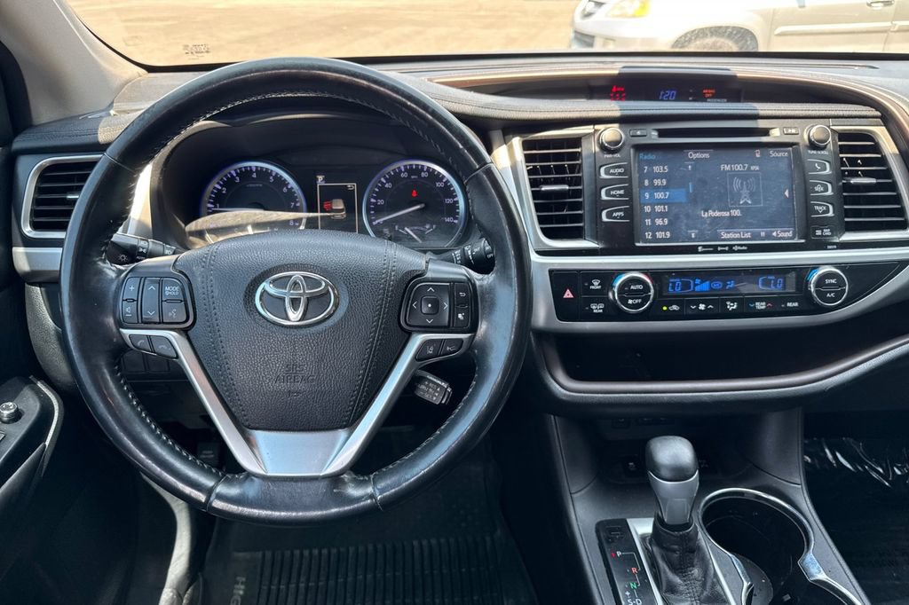Used 2018 Toyota Highlander XLE AWD/4WD image 14