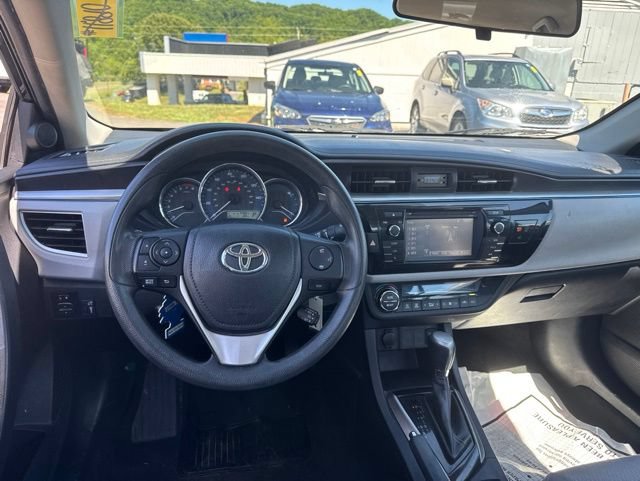Used 2014 Toyota Corolla LE FWD image 12