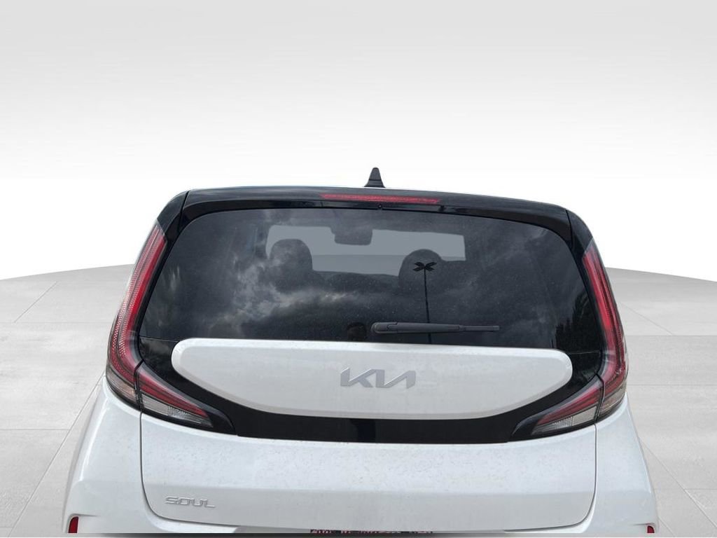 Used 2025 Kia Soul LX FWD image 6