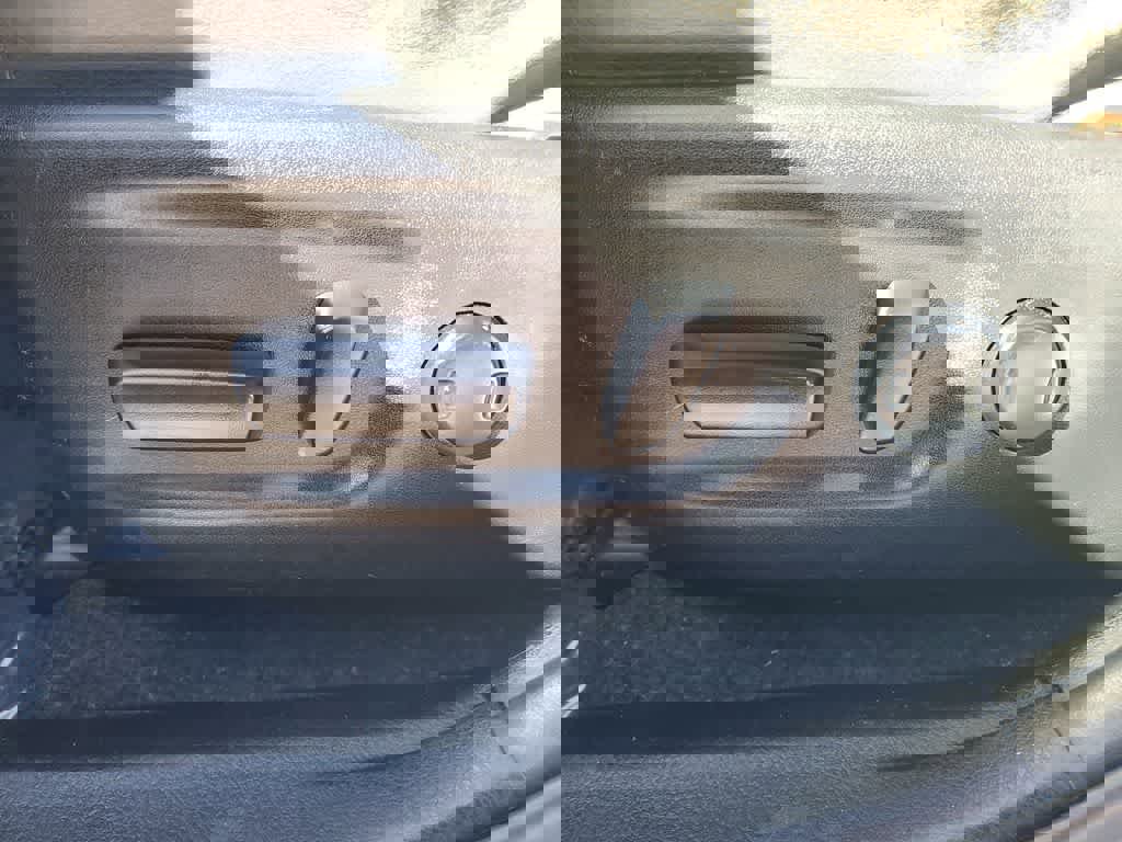 Used 2015 Toyota RAV4 Limited w/ Technology Package image 19