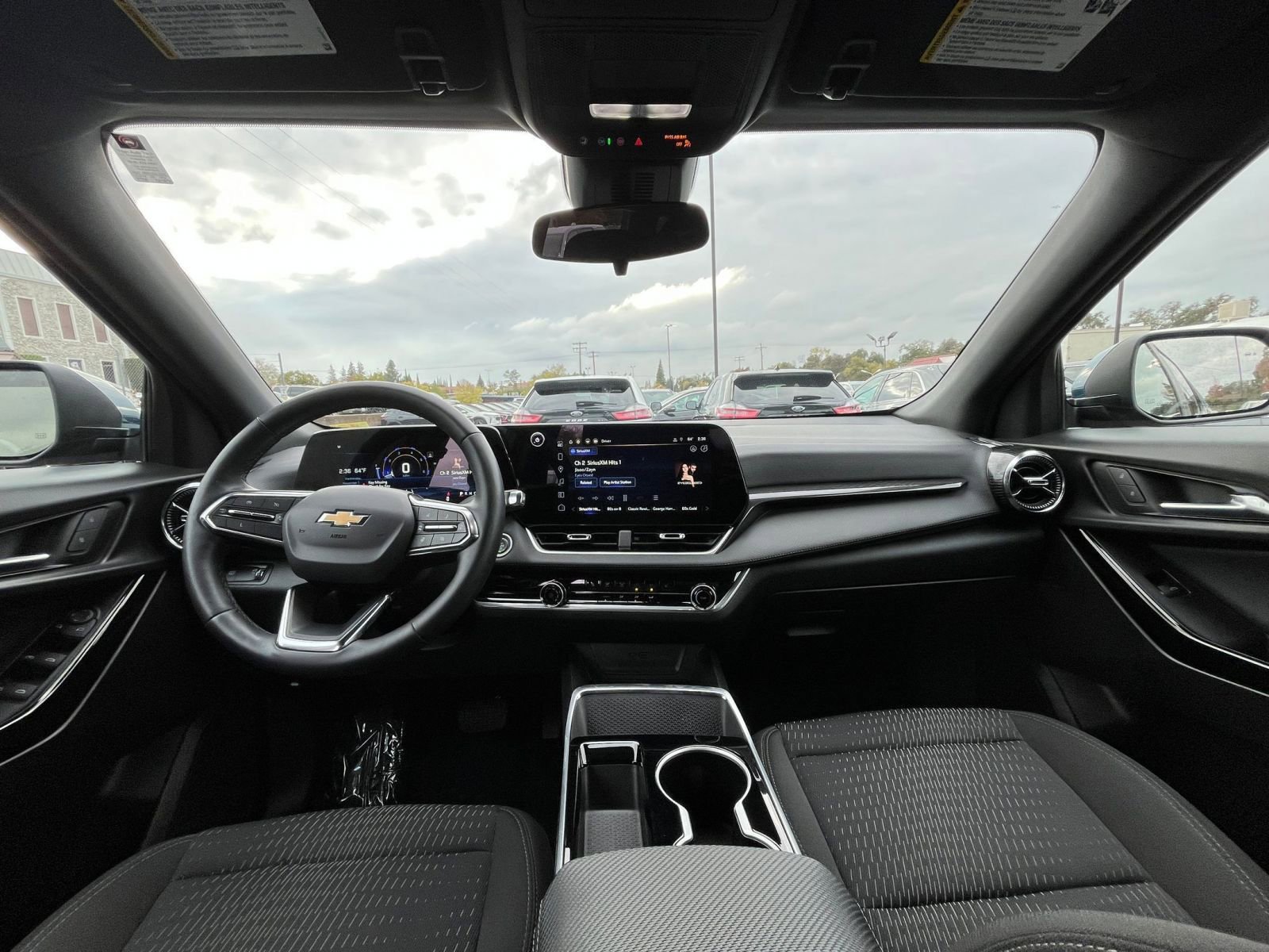 Used 2025 Chevrolet Equinox LT image 32