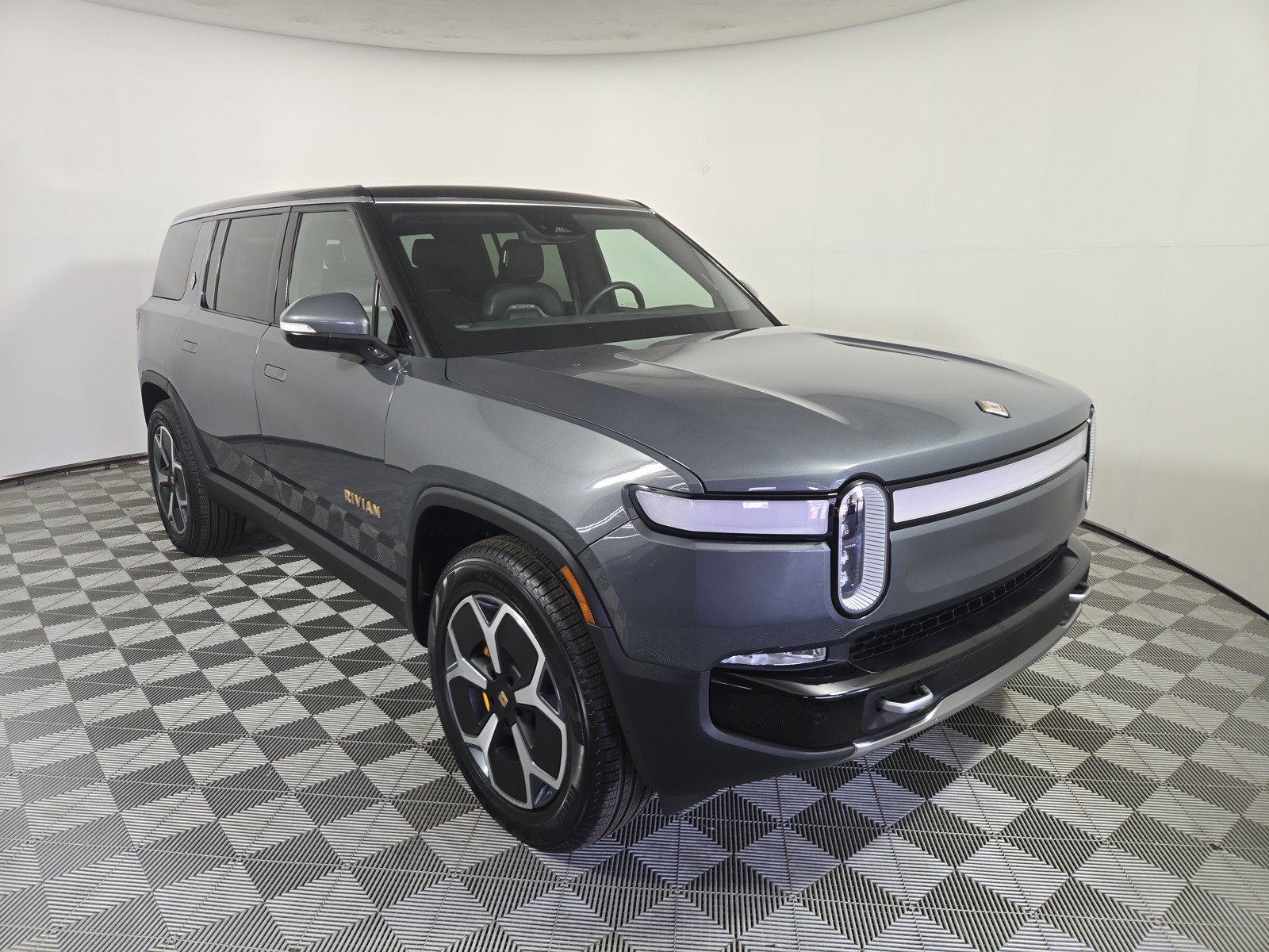 Used 2024 Rivian R1S Adventure AWD/4WD image 7