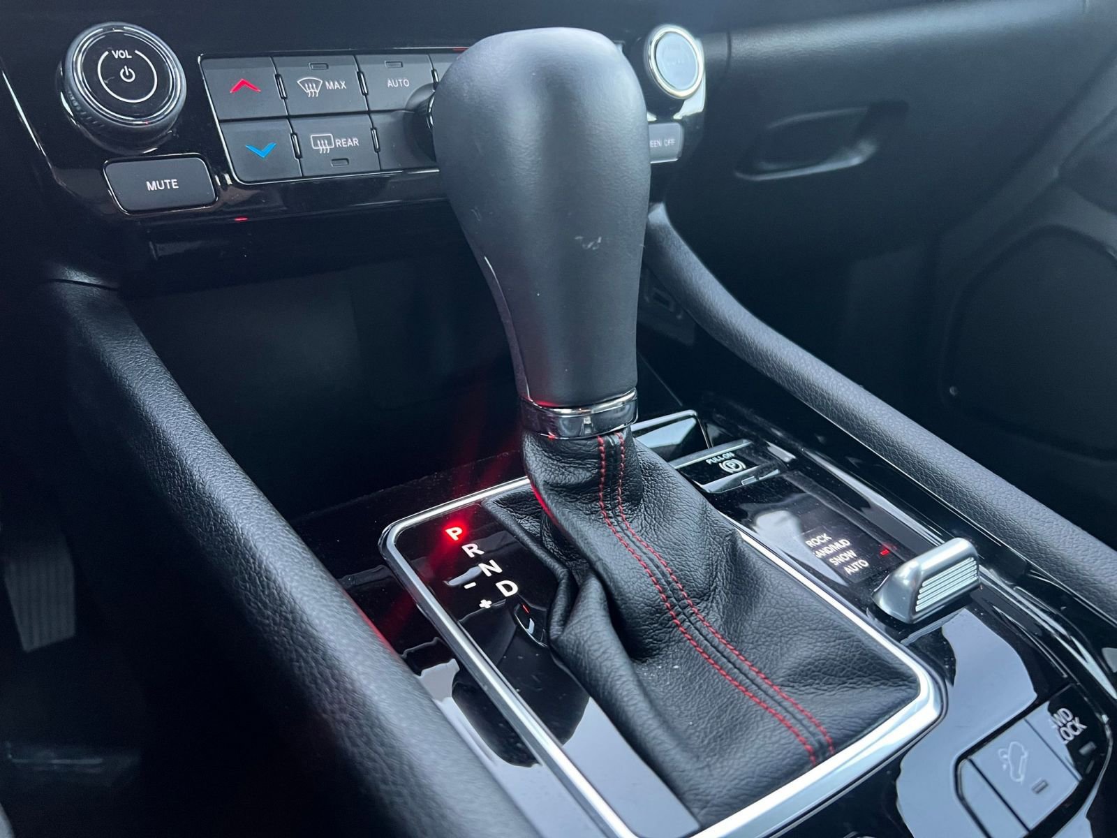 Used 2025 Jeep Compass Trailhawk image 40