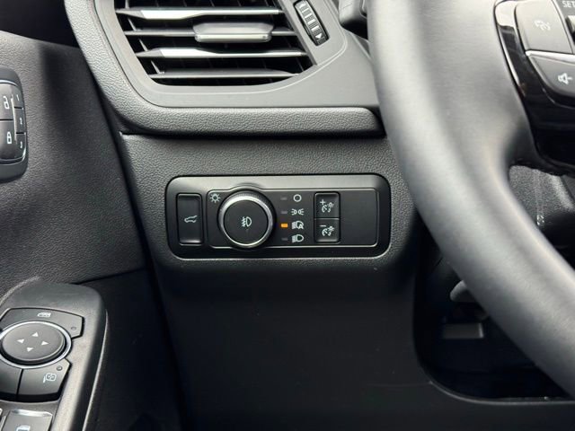 Certified 2025 Ford Escape Platinum AWD/4WD image 31