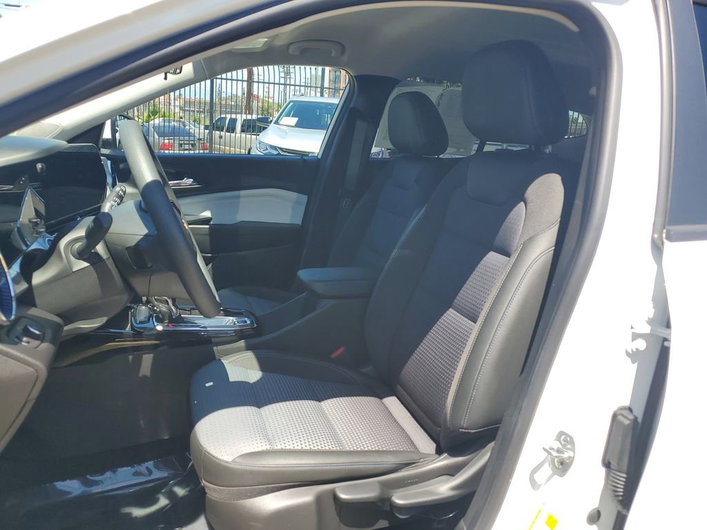 Used 2025 Chevrolet Trax LT FWD image 18