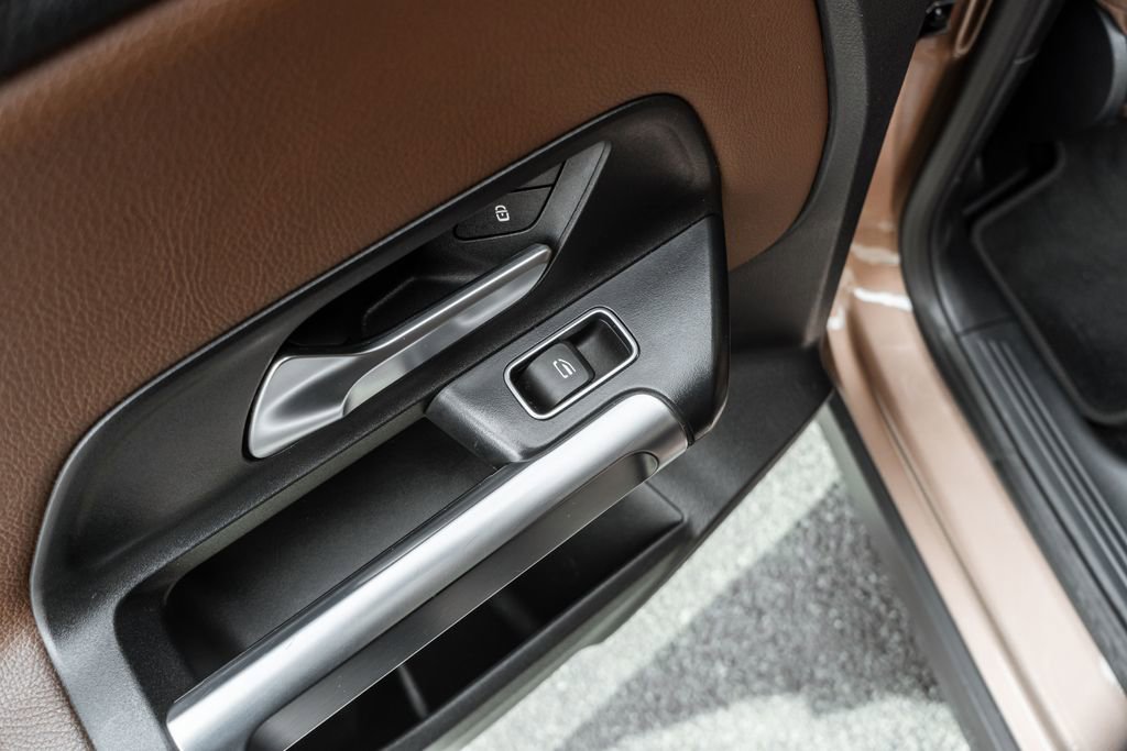 Used 2021 Mercedes-Benz GLB 250 GLB 250 image 30