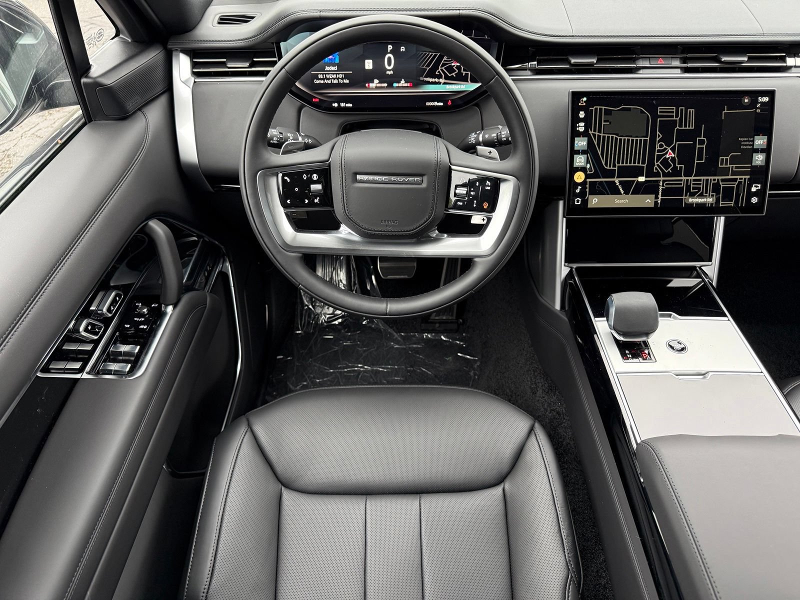 New 2026 Land Rover Range Rover SE AWD/4WD image 33