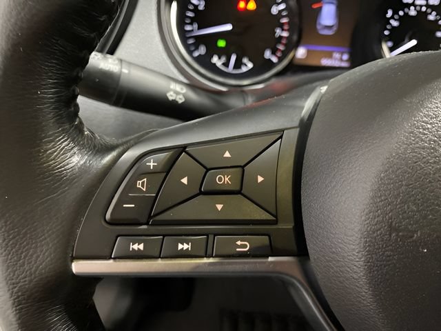 Certified 2018 Nissan Rogue SV w/ Premium Package AWD/4WD image 14