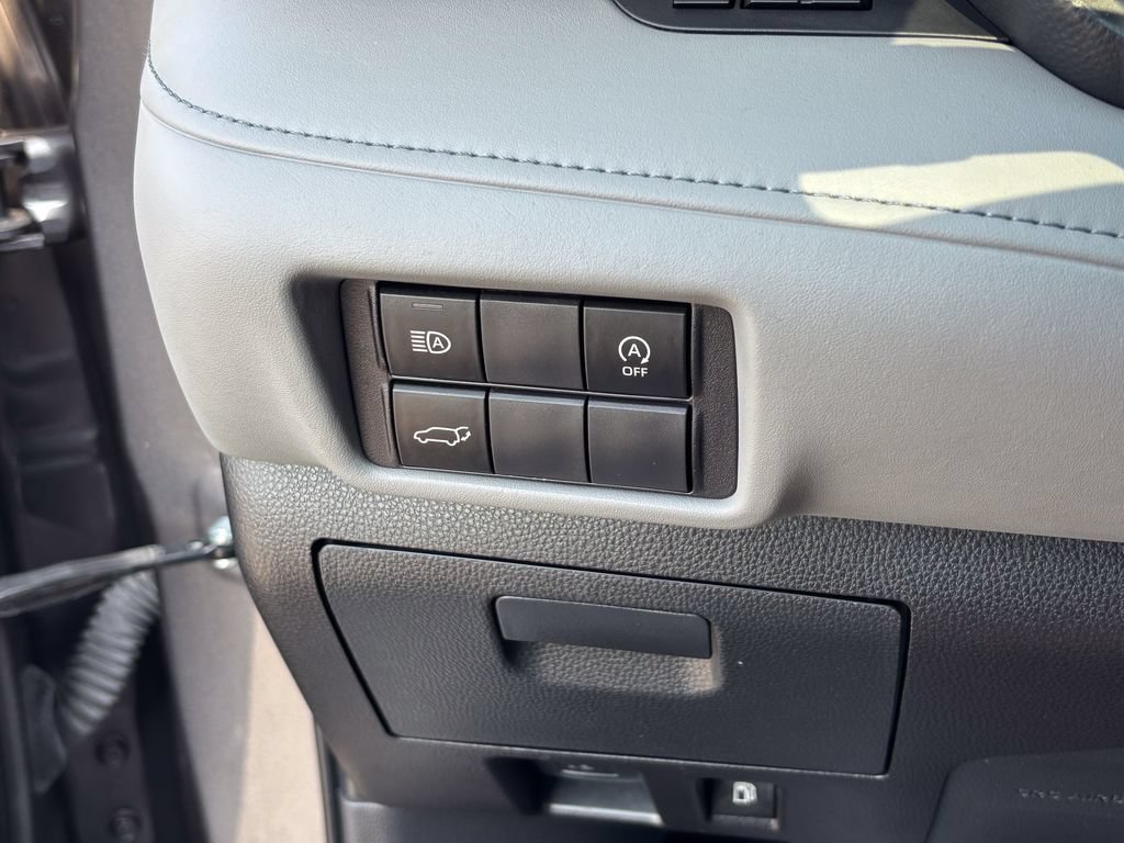 Certified 2024 Toyota Highlander XLE FWD image 35