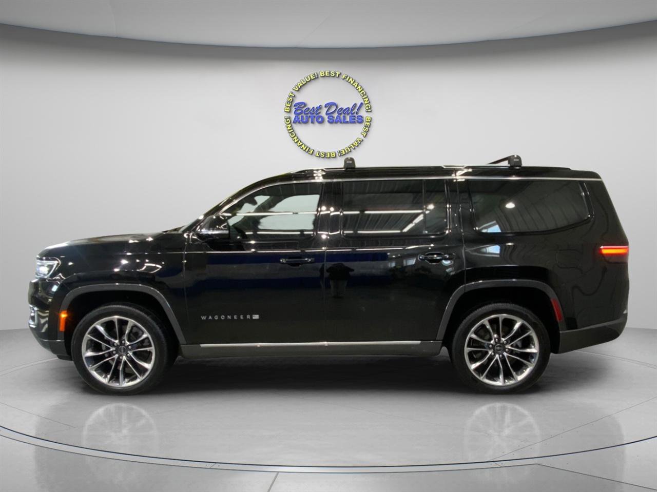 Used 2022 Jeep Wagoneer Series III w/ Premium Group I image 2