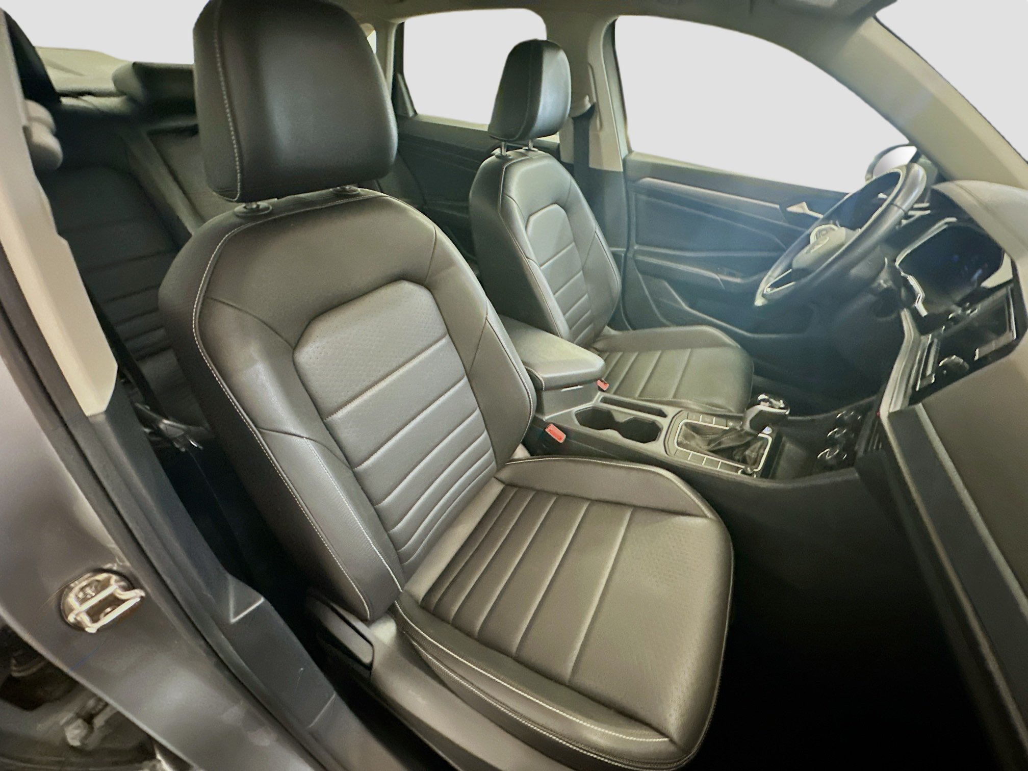 Used 2024 Volkswagen Jetta SE FWD image 31
