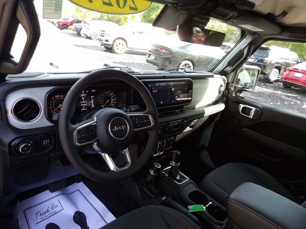 Used 2024 Jeep Wrangler Sahara w/ Technology Group AWD/4WD image 12