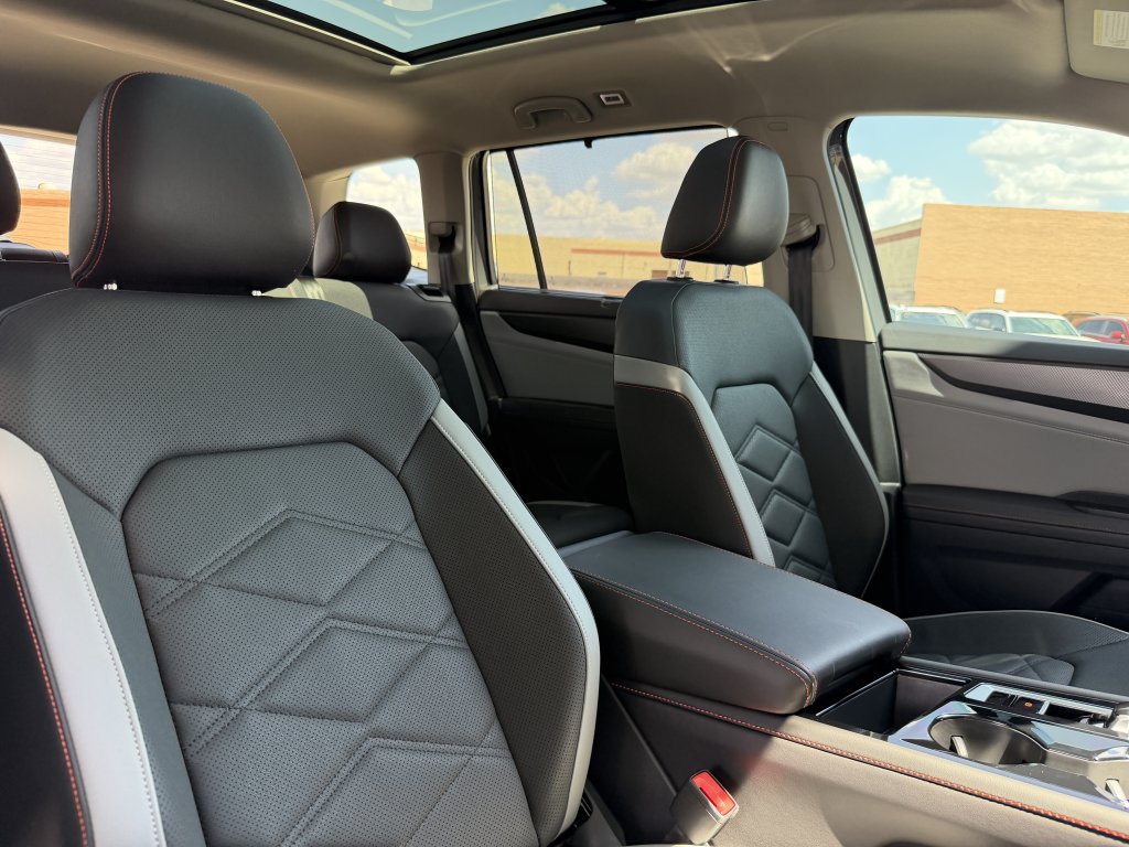 Used 2025 Volkswagen Atlas Peak Edition SE AWD/4WD image 43