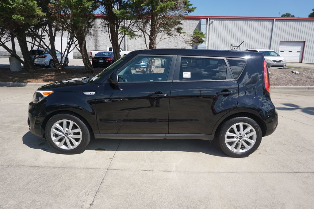 Used 2018 Kia Soul + FWD image 15