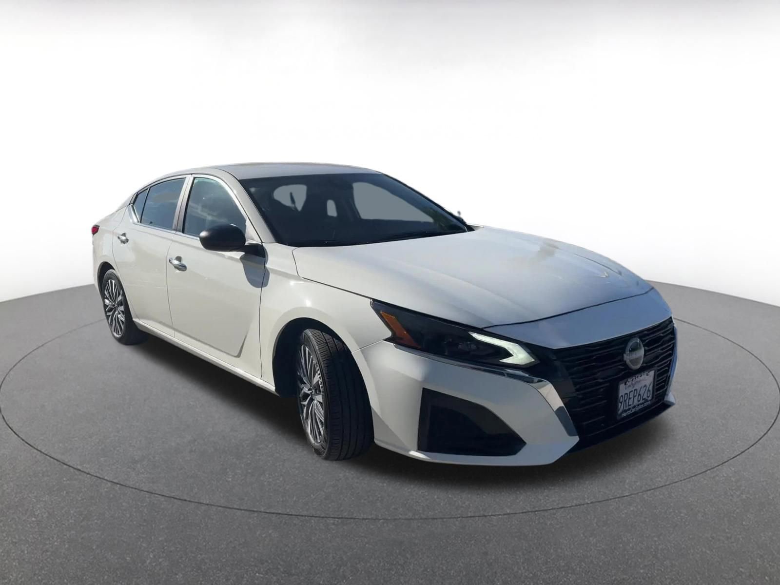 Used 2025 Nissan Altima 2.5 SV FWD image 3