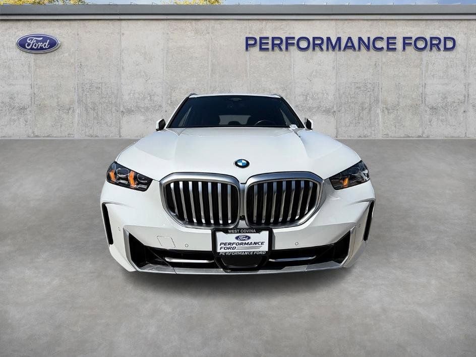 Used 2024 BMW X5 xDrive40i AWD/4WD image 3