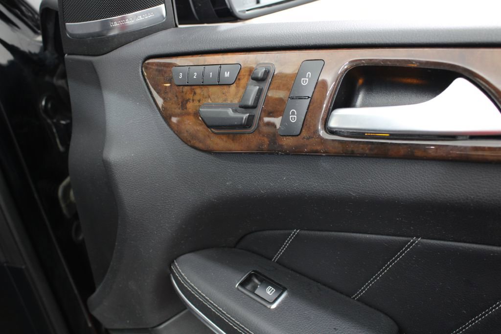 Used 2015 Mercedes-Benz GL 550 4MATIC image 35