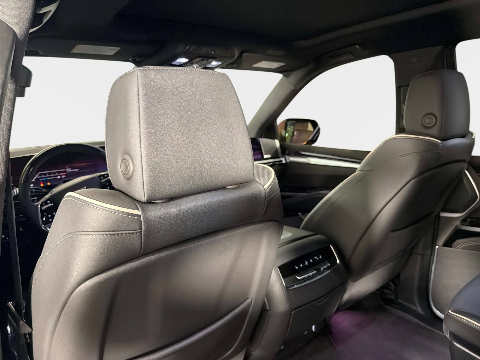 Used 2025 Cadillac Escalade Sport w/ Touring Package image 32